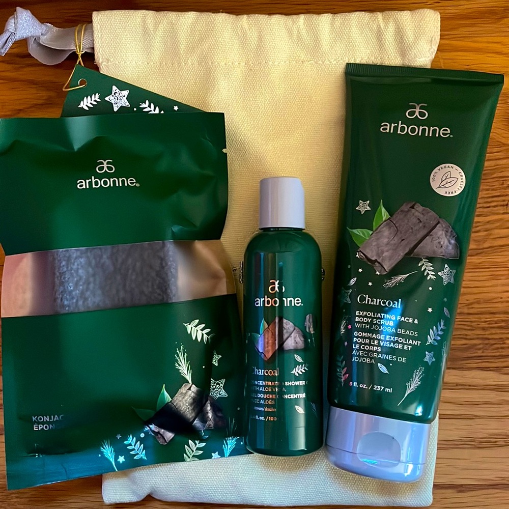 NWT Arbonne Charcoal Cleansing Gift Set - shower gel, scrub and Konjac sponge.